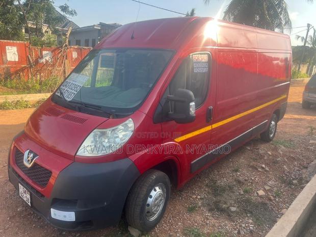 Peugeot Boxer 2012 Red