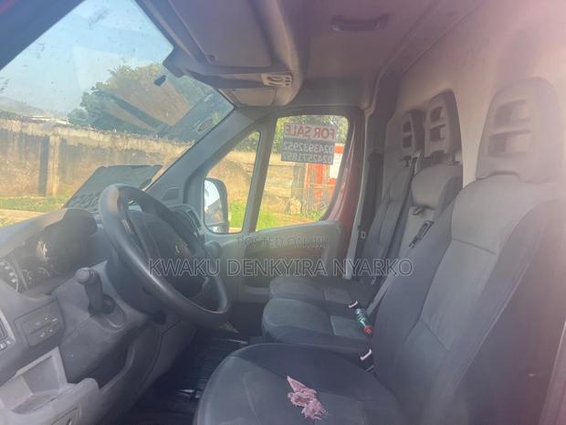 Peugeot Boxer 2012 Red photo 3