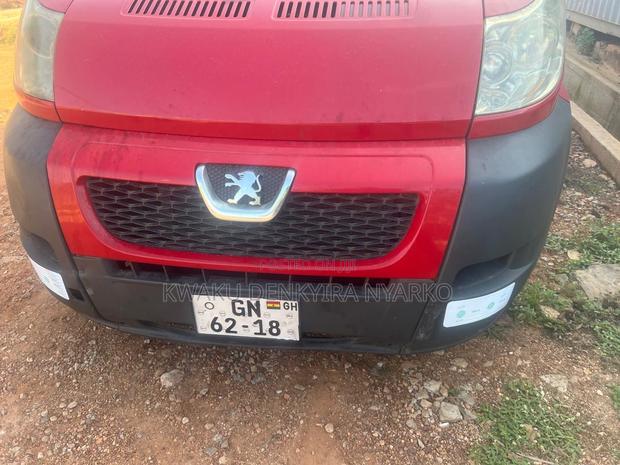 Peugeot Boxer 2012 Red photo 2