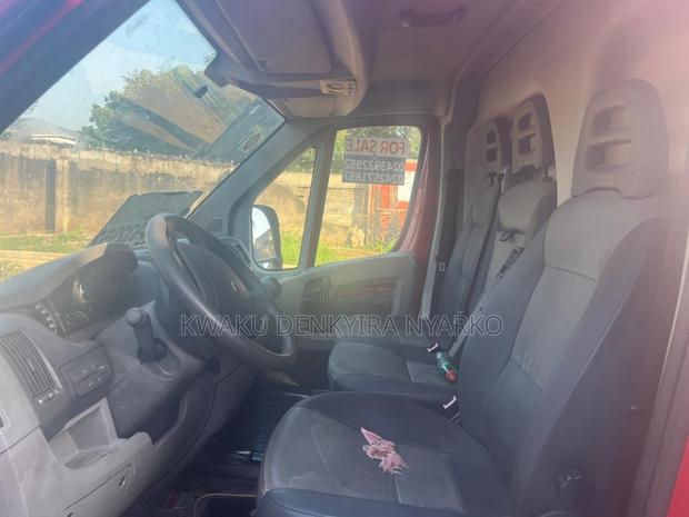 Peugeot Boxer 2012 Red photo 9