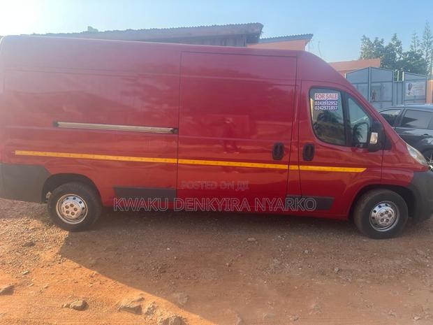Peugeot Boxer 2012 Red photo 7