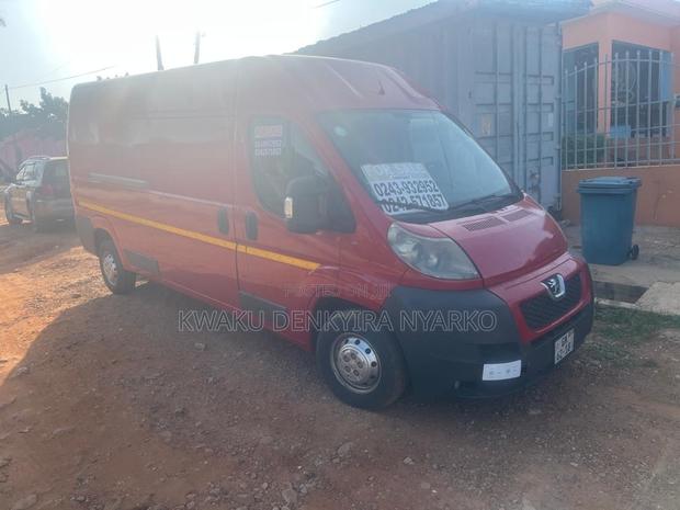 Peugeot Boxer 2012 Red photo 4