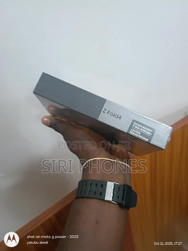 New Samsung Galaxy Z Fold4 256 GB Gray photo 2