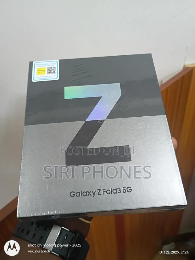 New Samsung Galaxy Z Fold 3 256 GB Black · Photo 4