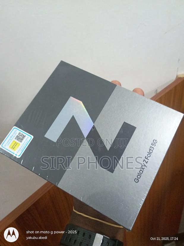New Samsung Galaxy Z Fold 3 256 GB Black · Photo 3