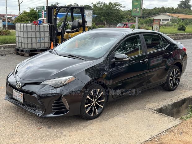 Toyota Corolla SE Special Edition 4dr Sedan (1.8L 4cyl CVT) 2017 Black photo 2