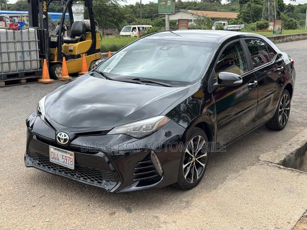 Toyota Corolla SE Special Edition 4dr Sedan (1.8L 4cyl CVT) 2017 Black
