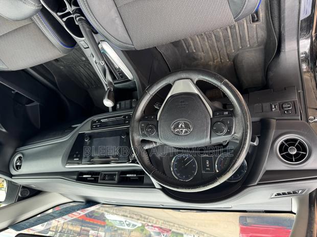 Toyota Corolla SE Special Edition 4dr Sedan (1.8L 4cyl CVT) 2017 Black photo 9