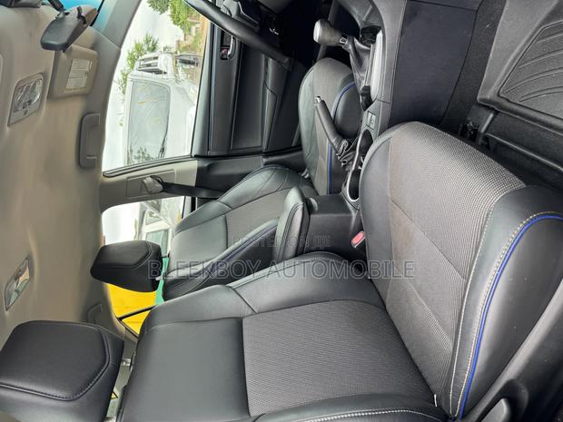 Toyota Corolla SE Special Edition 4dr Sedan (1.8L 4cyl CVT) 2017 Black photo 6