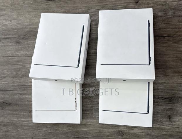 New Apple MacBook Air 2025 M4 13-Inch 16GB Intel Core I7 SSD 256GB photo 2