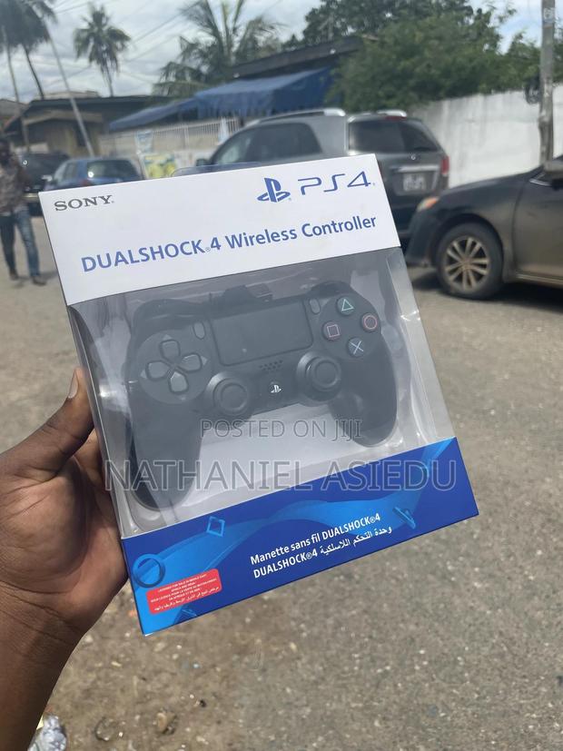 Sony Dualshock 4 Wireless Controller for the Playstation 4 · Photo 4