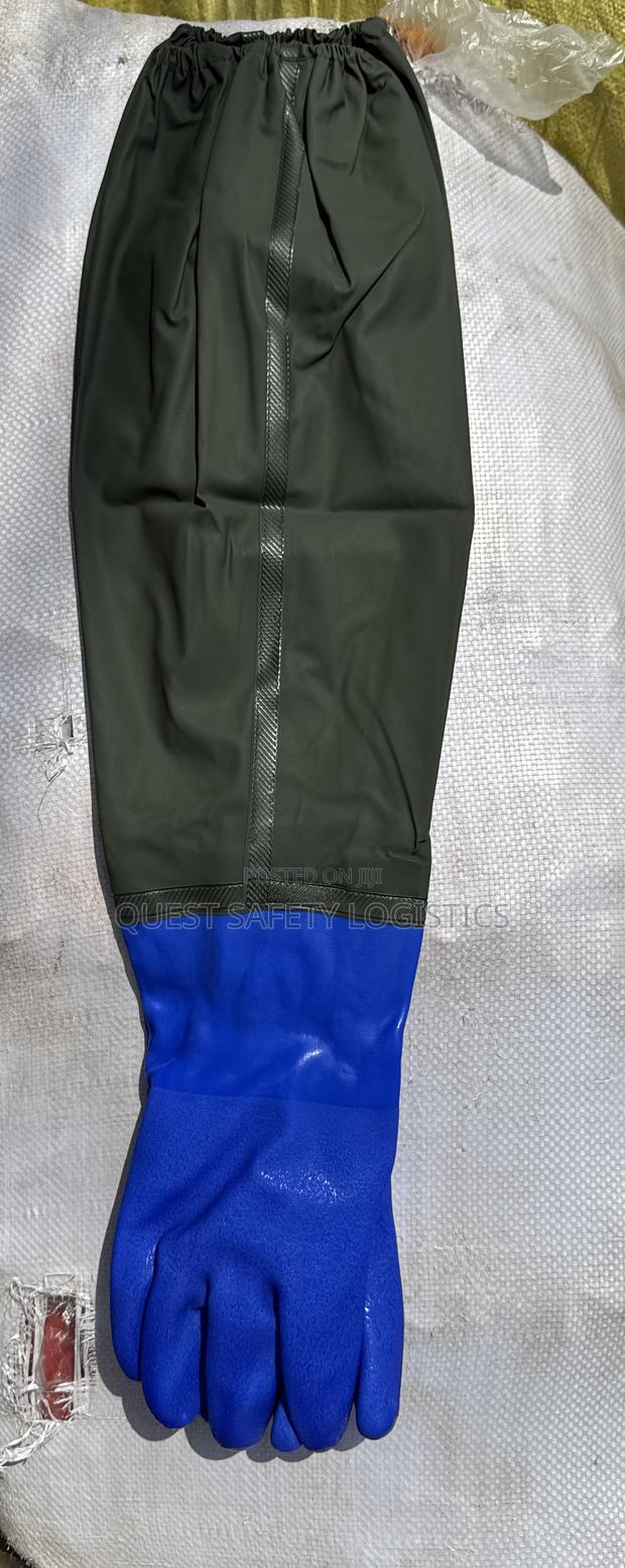 Long Chemical Resistant Hand Gloves · Photo 2