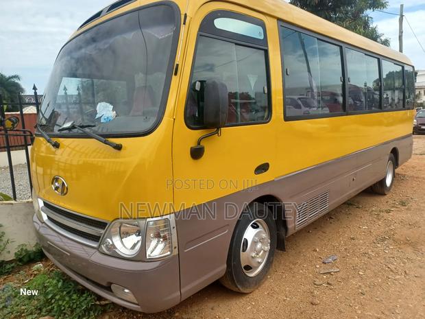 Hyundai County 2012 Yellow