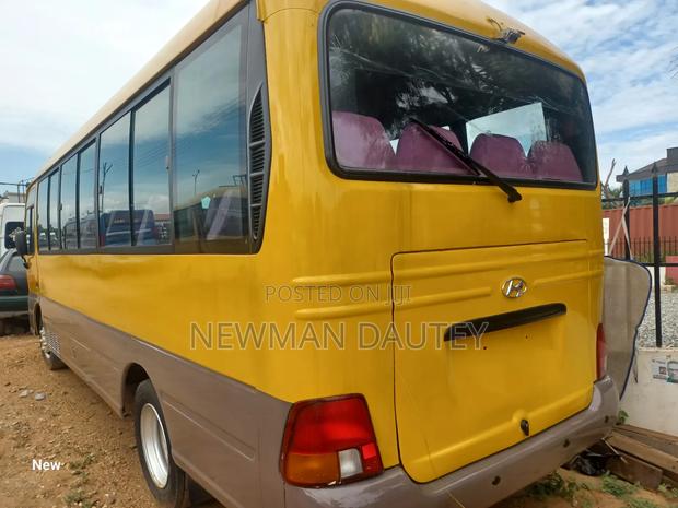 Hyundai County 2012 Yellow