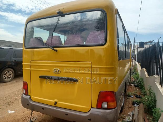 Hyundai County 2012 Yellow