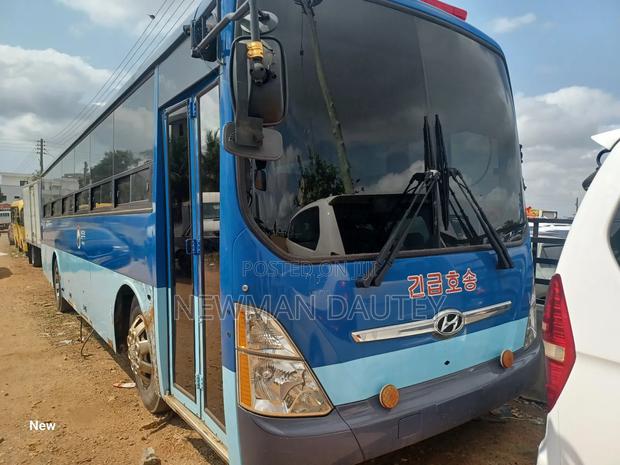 Hyundai Aero Town 2010 Blue