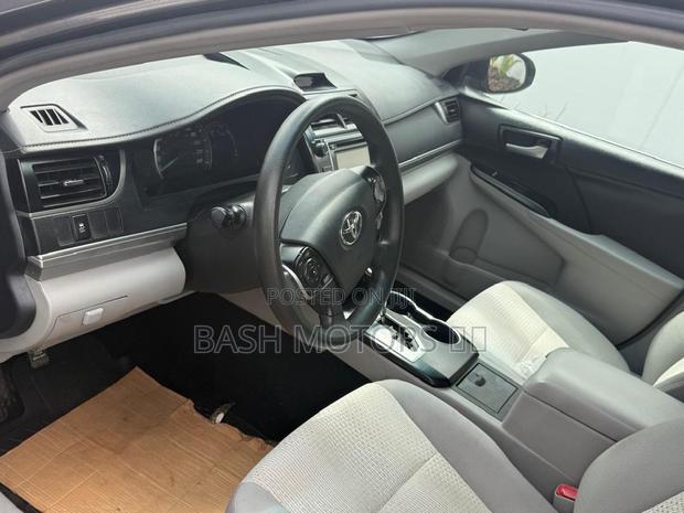 Toyota Corolla LE 4dr Sedan (1.8L 4cyl CVT) 2016 Gray