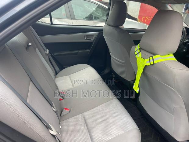 Toyota Corolla LE 4dr Sedan (1.8L 4cyl CVT) 2016 Gray