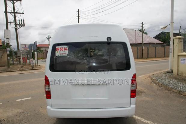 Toyota HiAce 2013 White photo 6
