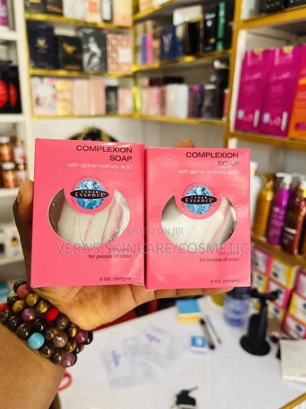 Clear Essence Complexion Soap · Photo 3
