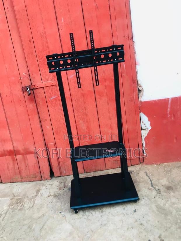 Megamount Adjustable Television Rack 32-100” · Photo 2