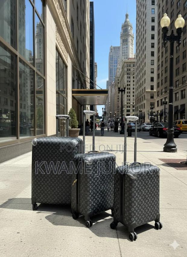 Louis Vuitton Trolling Traveling Luggage Luxurious Bags photo 4