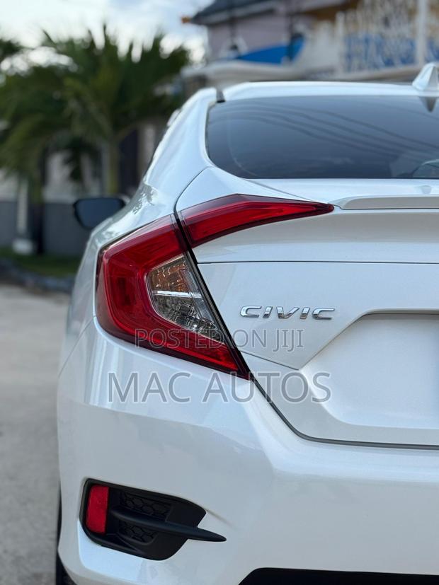 Honda Civic Touring 4dr Sedan (1.5L 4cyl) 2017 White photo 3