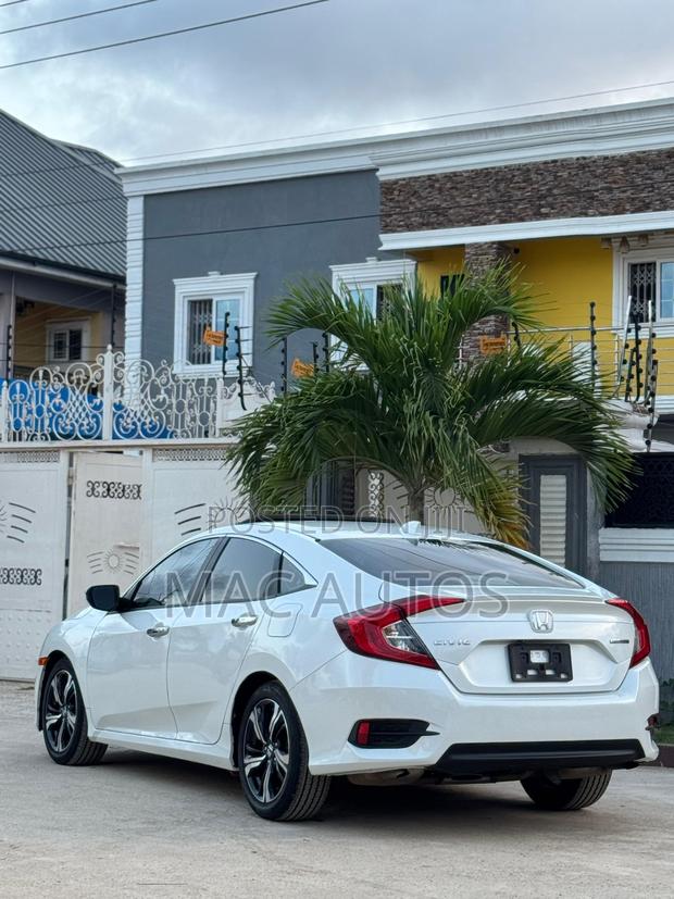 Honda Civic Touring 4dr Sedan (1.5L 4cyl) 2017 White photo 2