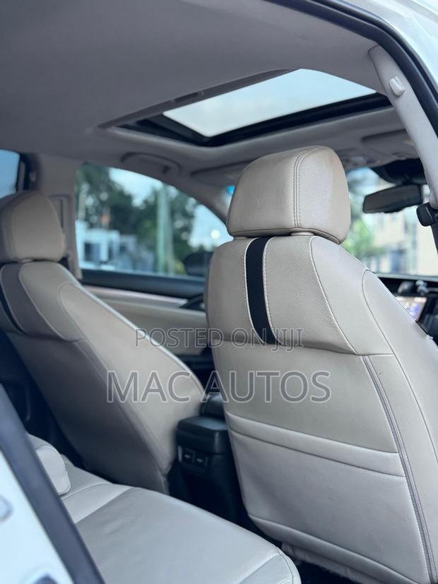 Honda Civic Touring 4dr Sedan (1.5L 4cyl) 2017 White photo 8