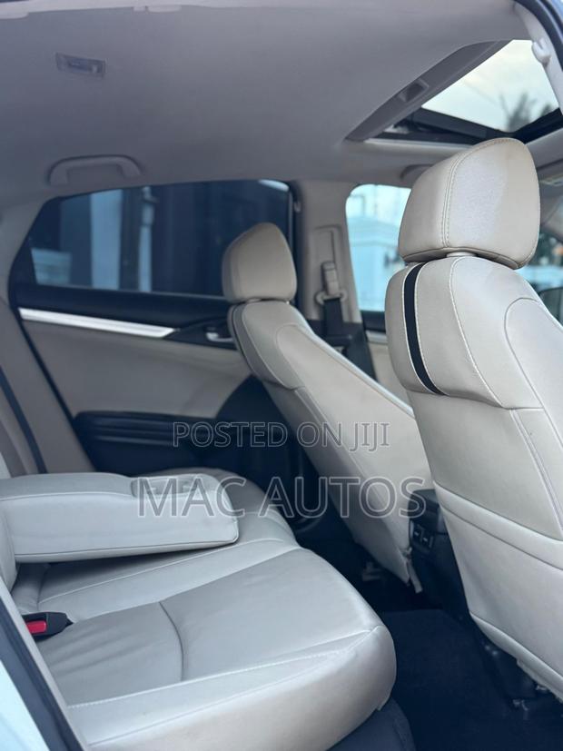 Honda Civic Touring 4dr Sedan (1.5L 4cyl) 2017 White photo 7