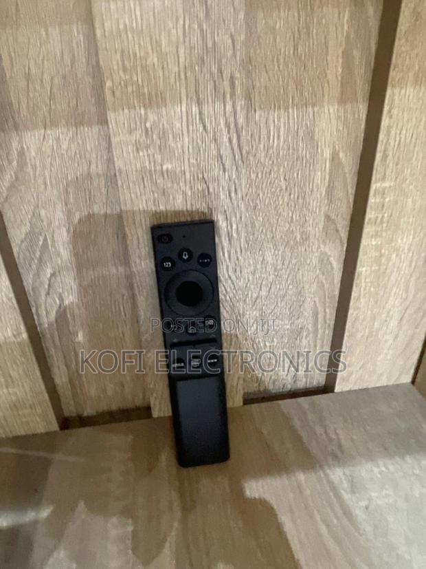 Ergonomic Minimalist One Remote · Photo 2