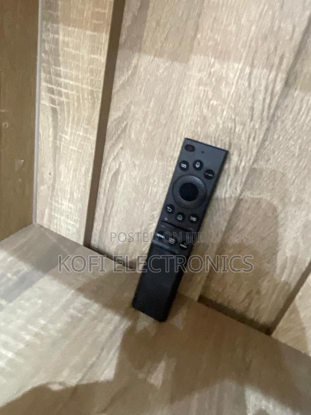 Compact Stylish Smart Hub Remote · Photo 2