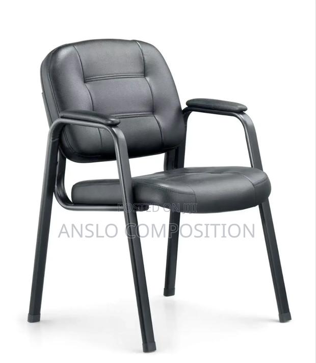 Seatable Waiting Chair · Photo 2