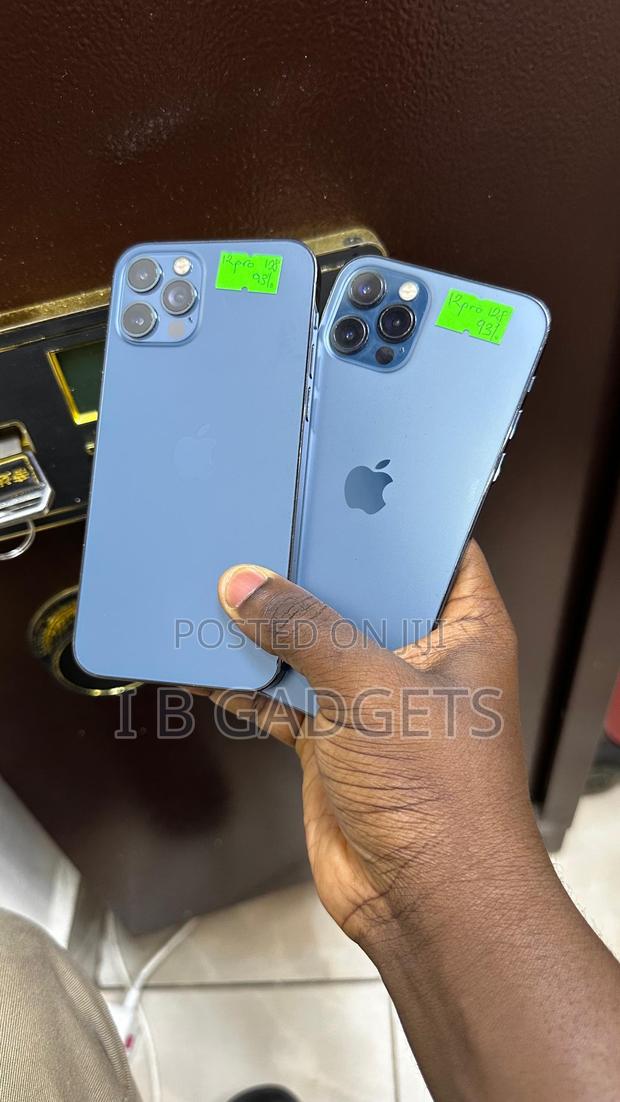 Apple iPhone 12 Pro 256 GB Gray · Photo 3