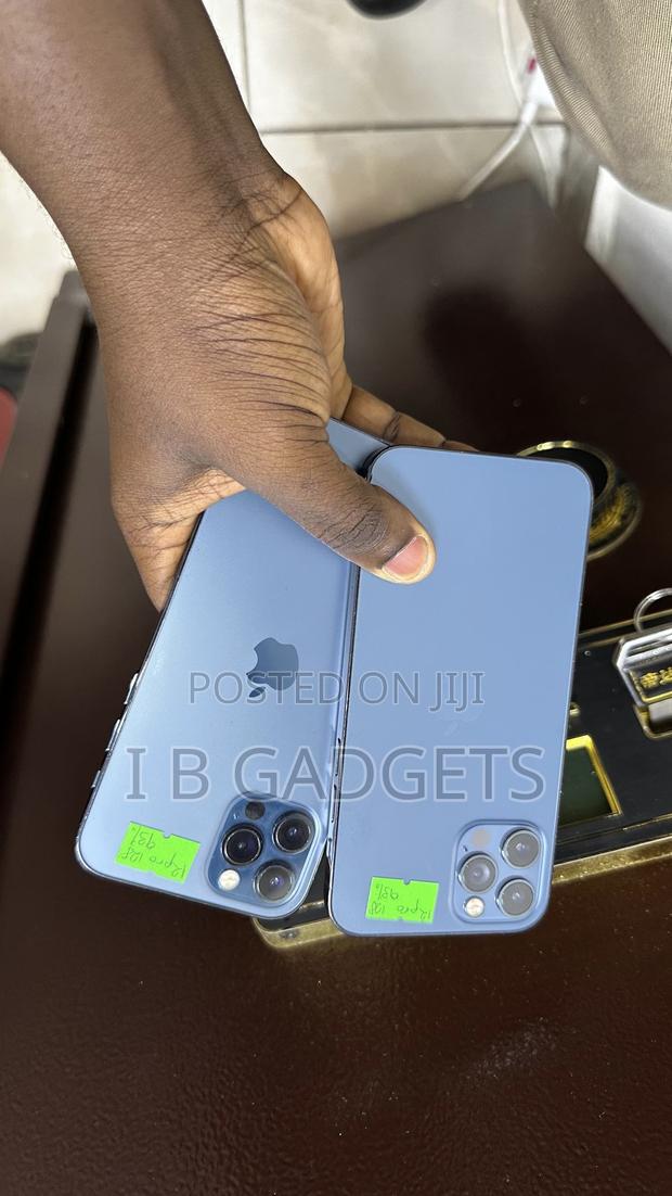 Apple iPhone 12 Pro 256 GB Gray · Photo 4