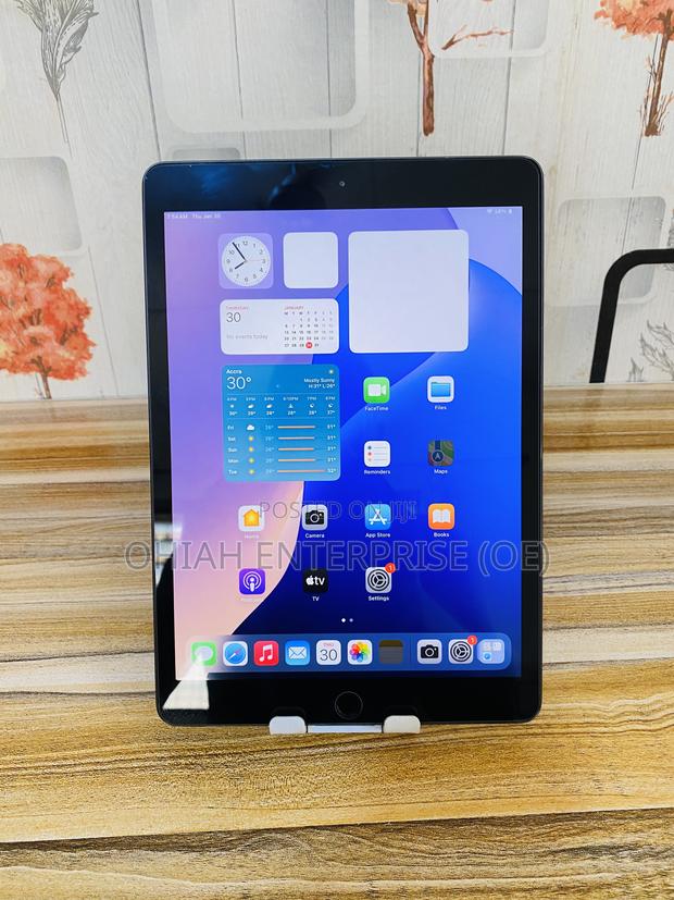 Apple iPad 10.2 (2021) 64 GB Silver · Photo 4