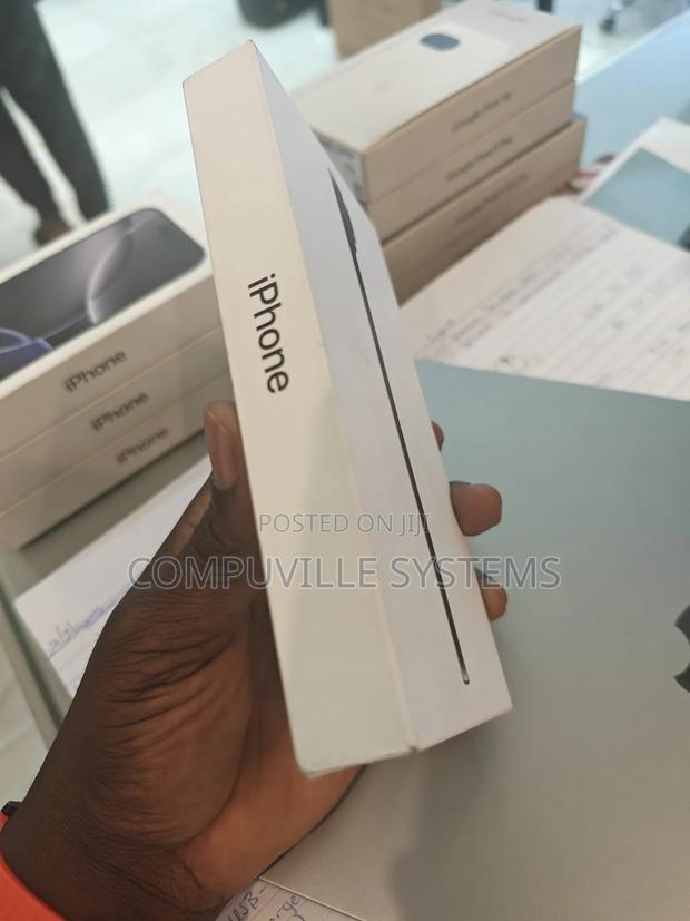New Apple iPhone Air 256 GB Black · Photo 3