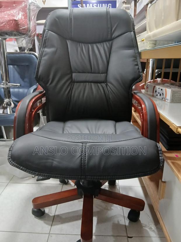 Directors Special Swivel Chair · Photo 3