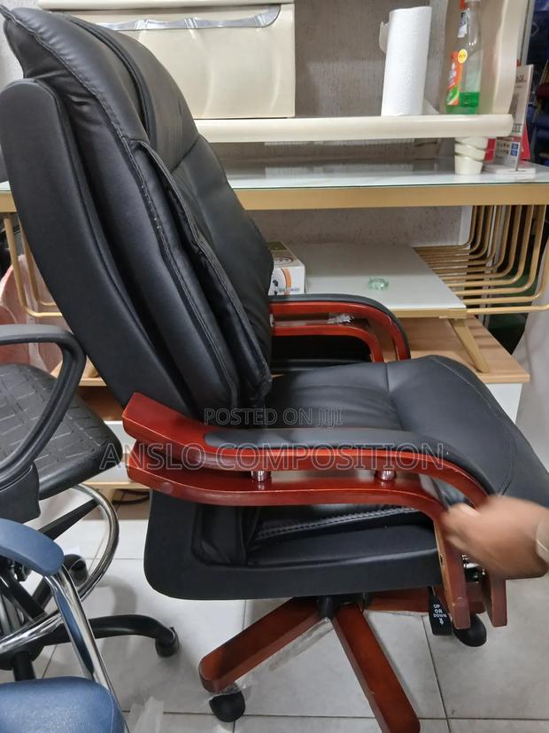 Directors Special Swivel Chair · Photo 4