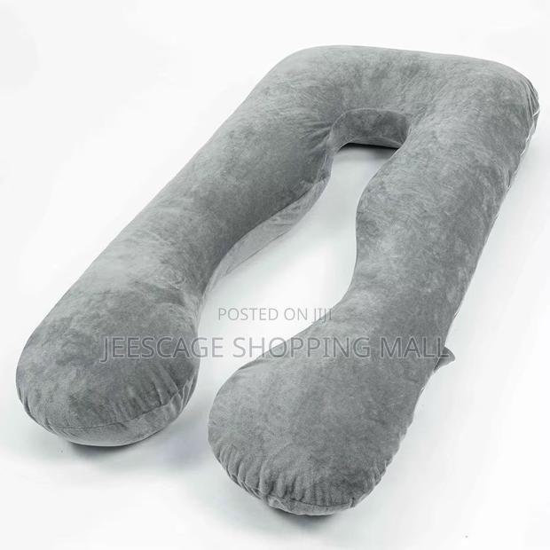 Chilling Home Pregnancy Pillow
