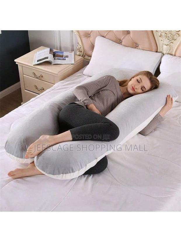Chilling Home Pregnancy Pillow