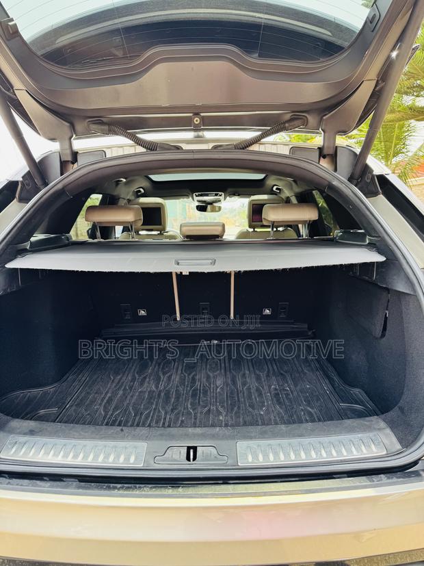 Land Rover Range Rover Velar P250 SE R-Dynamic 4x4 2019 Gold