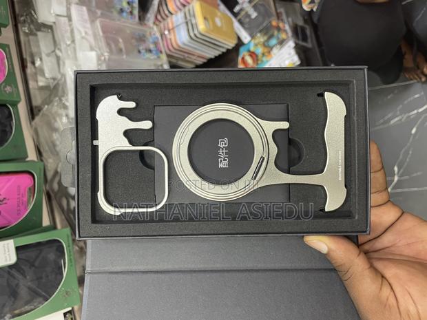 Drip-Style Magnetic Phone Case for 16 Pro Max · Photo 4