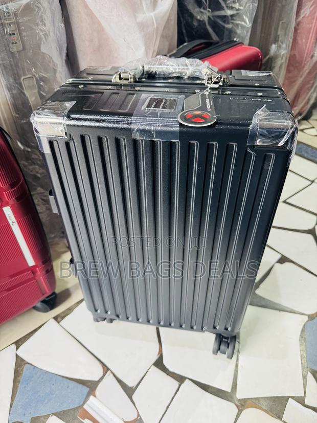 Quality Purely Locks No Zip 20 Inches Hand Luggage. · Photo 4