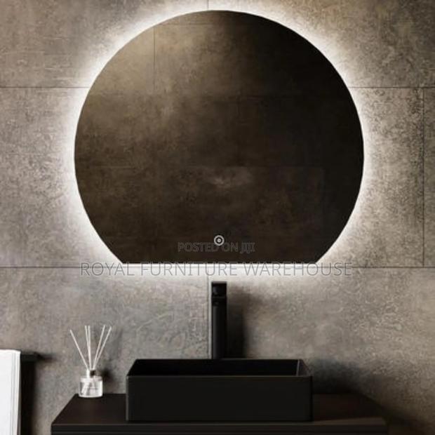 Round Little Cut Led Mirror · Photo 2
