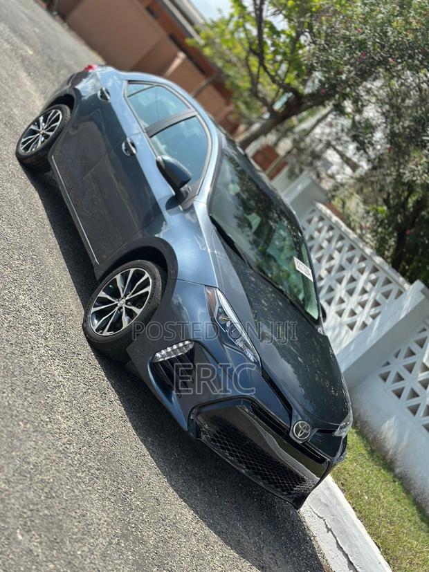 Toyota Corolla SE 4dr Sedan (1.8L 4cyl CVT) 2017 Gray