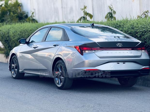 Hyundai Elantra SE 2022 Silver