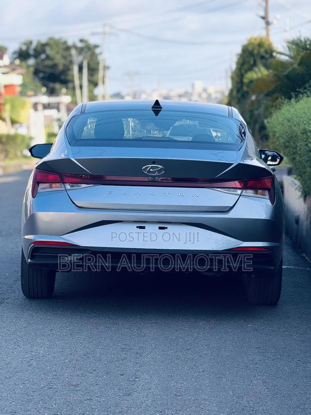 Hyundai Elantra SE 2022 Silver