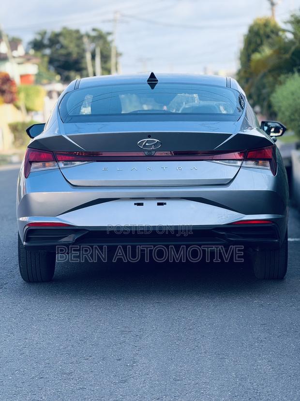 Hyundai Elantra SE 2022 Silver