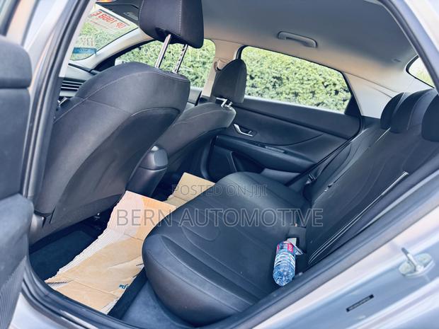 Hyundai Elantra SE 2022 Silver